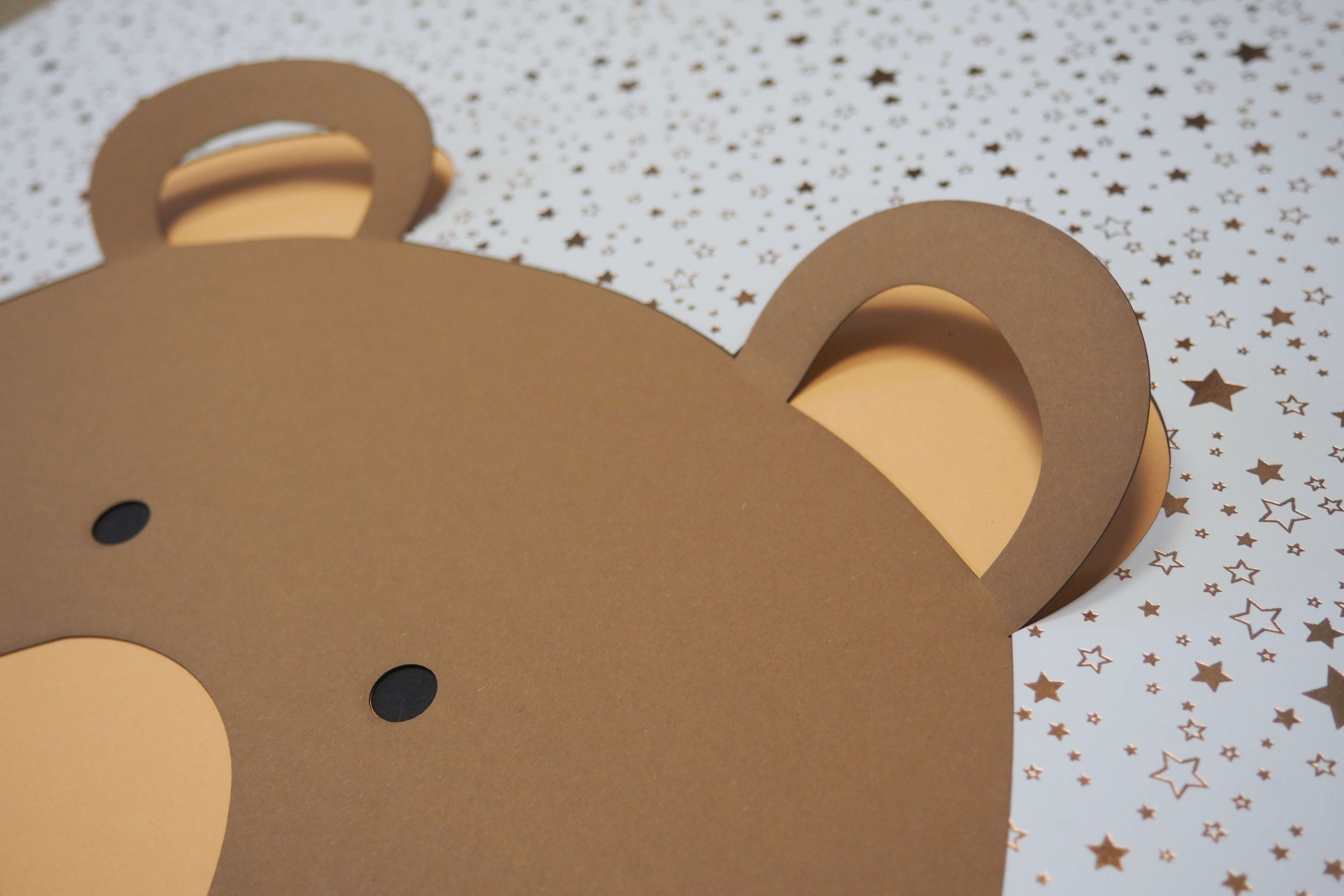 3D-Papierkunst „Kids Edition – Bär“ im 50x70cm Eichenholzrahmen