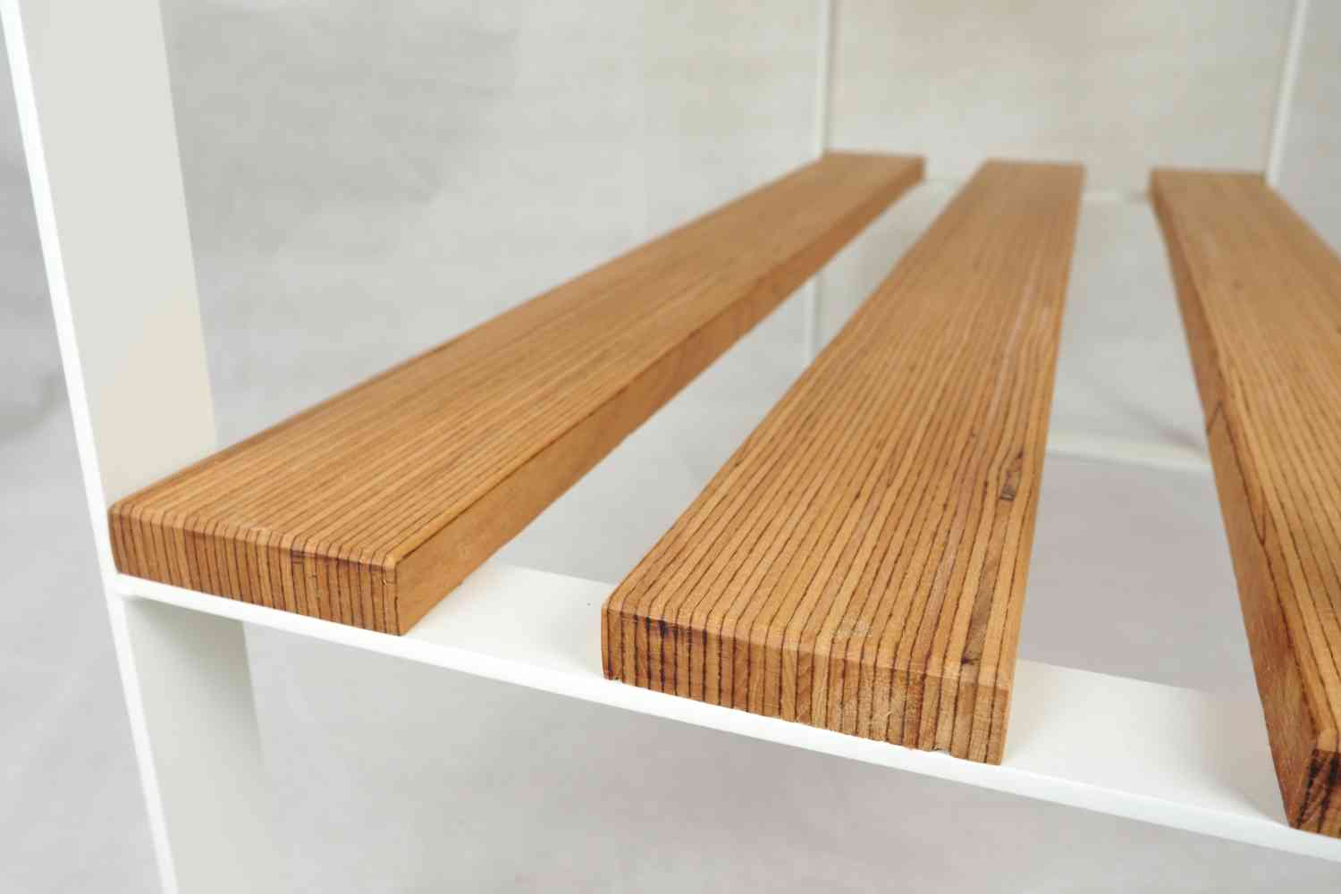 Schuhbank / L 80 / Stahl weiß & Fineline Buche