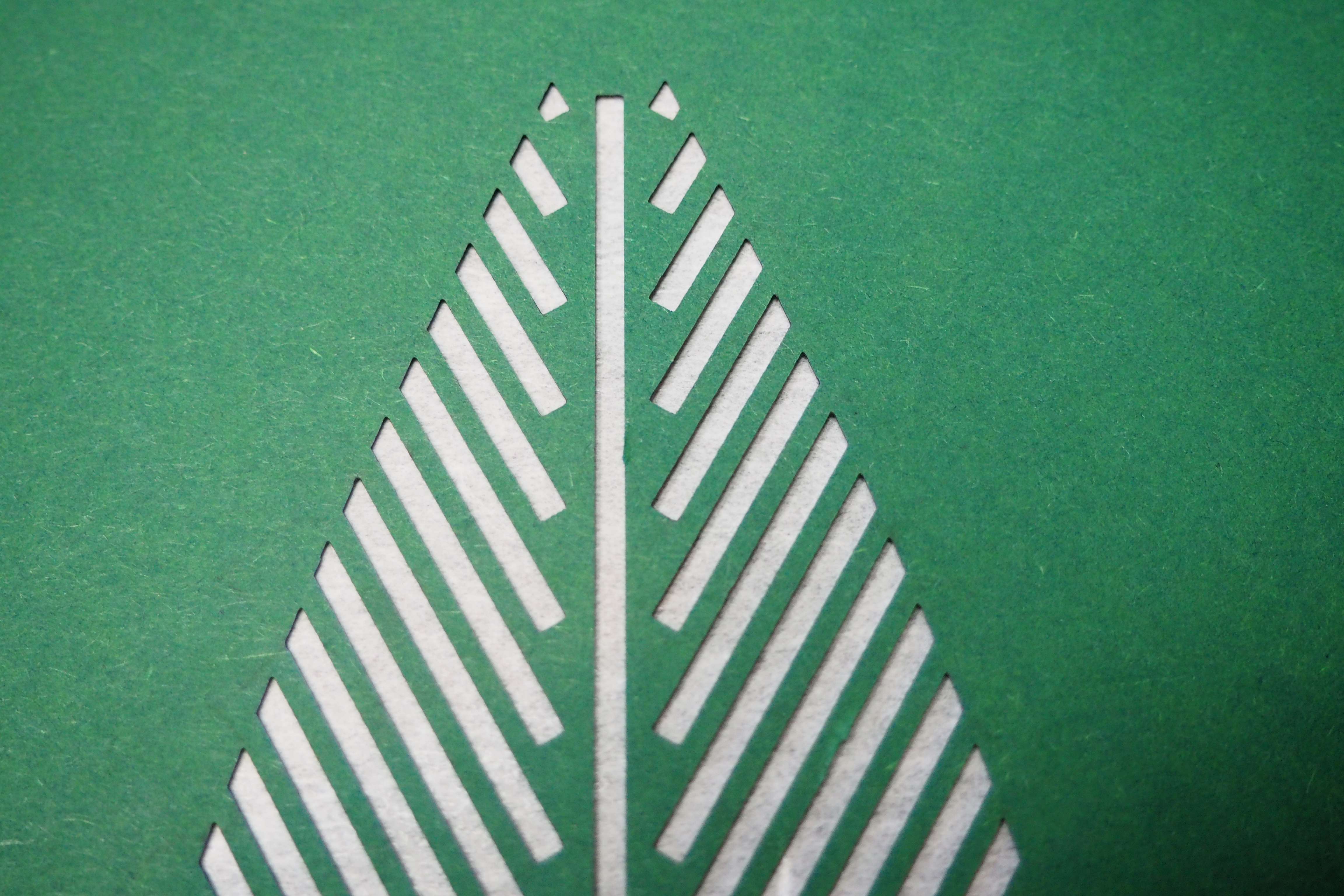 3D-Papierkunst „Green Leaves“ im 50x70cm Eichenholzrahmen