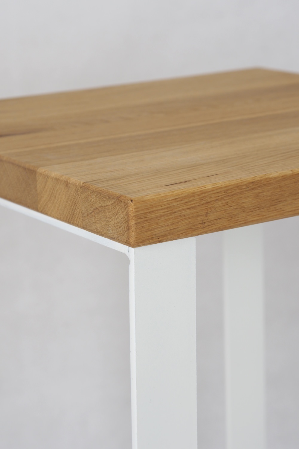 Hocker / H 50 / Stahl weiß & Wildeiche