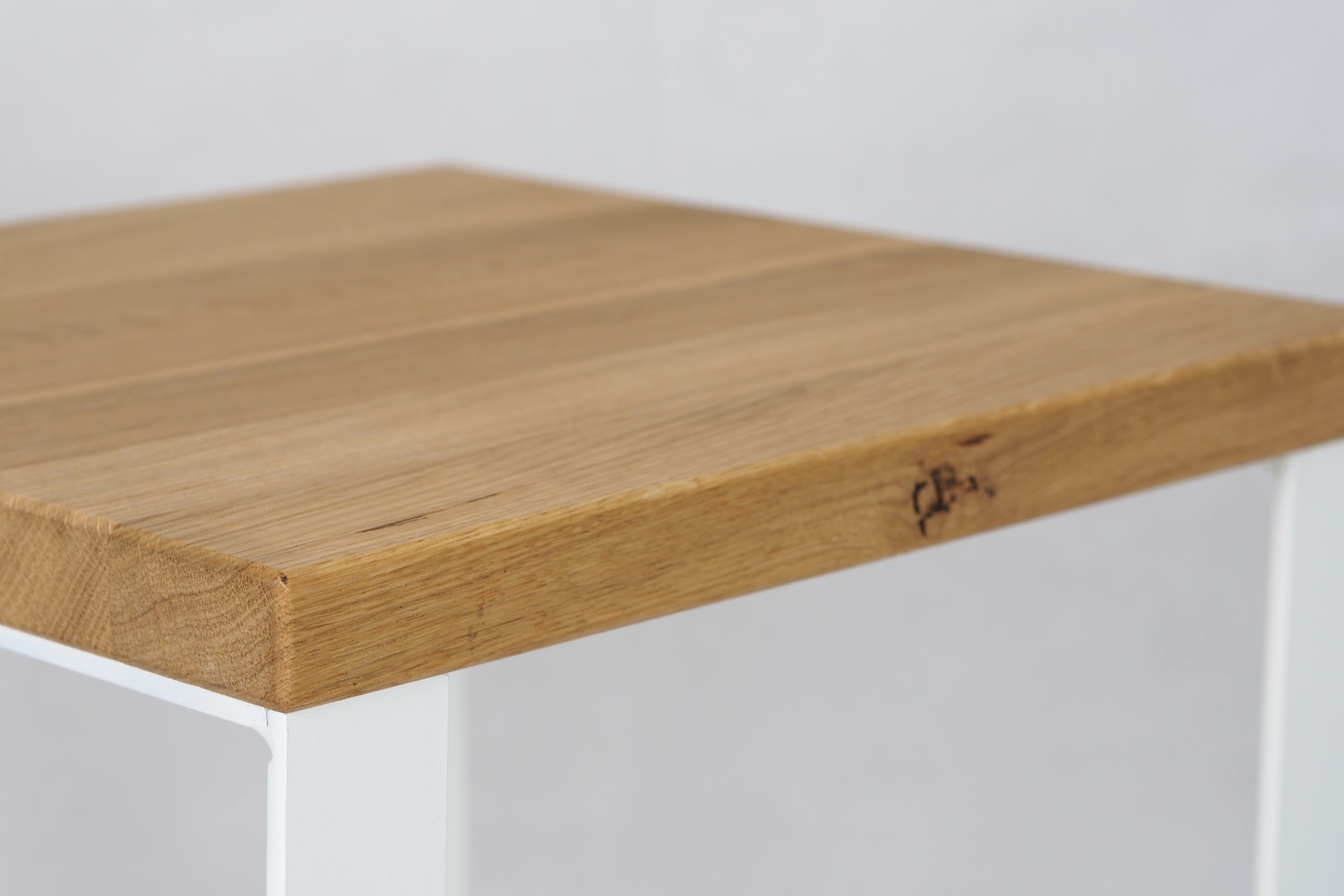 Barhocker / H 70 / Stahl weiß & Wildeiche