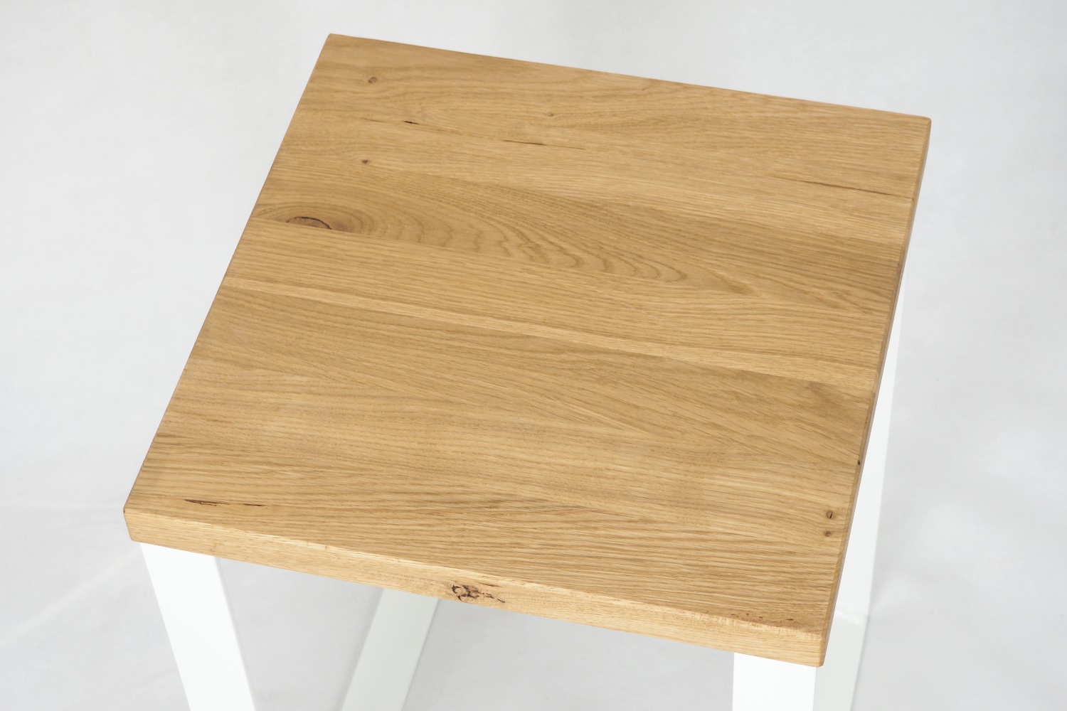 Hocker / H 50 / Stahl weiß & Wildeiche